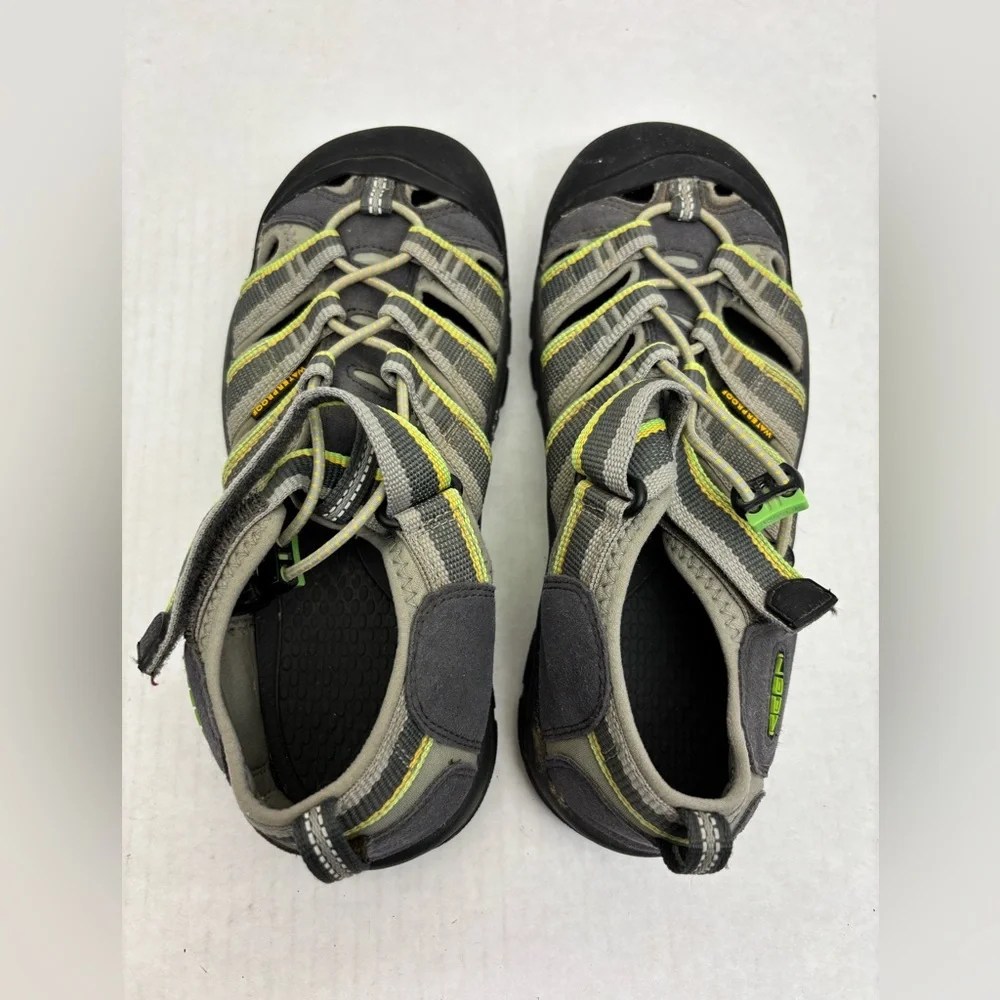 Keen Kids Gray and Lime Outdoor Strappy Sandals, SZ 4 big boy, box 23